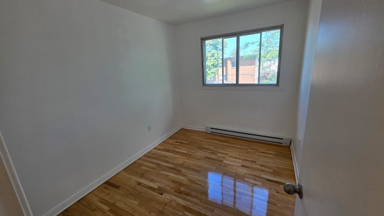 7437 Rue de Côme - Photo 7 of 14