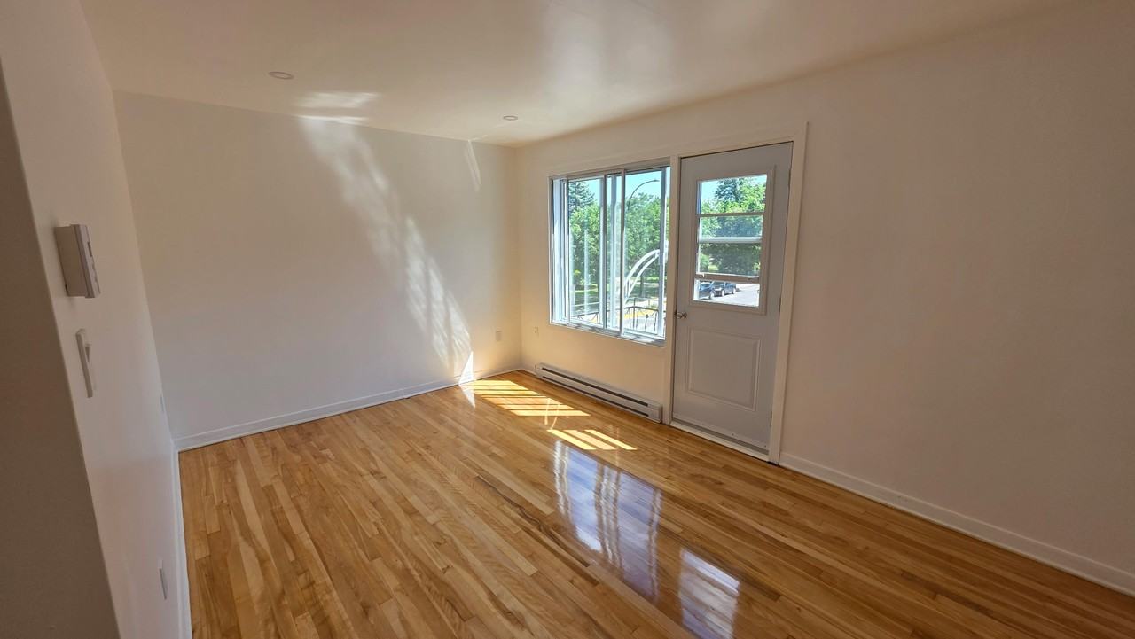 7437 Rue de Côme - Photo 5 of 14