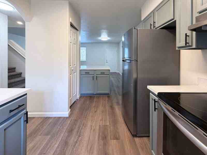 2447 Roosevelt Blvd #2 - Photo 6 of 19