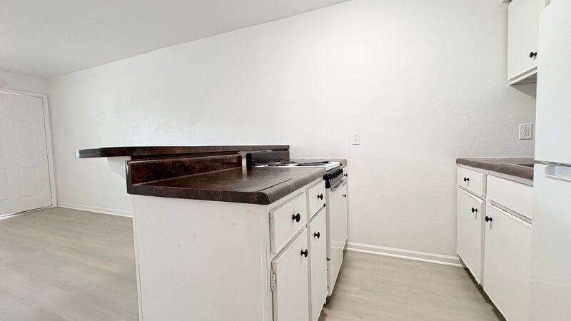 1405 Neil Ln #137 - Photo 4 of 13