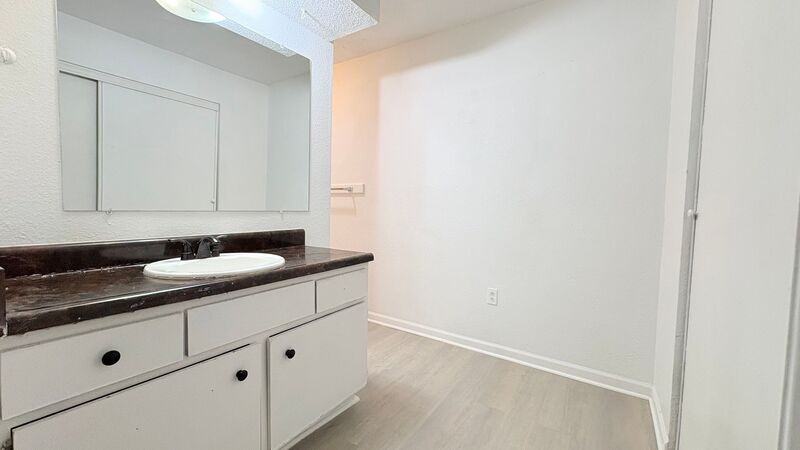 1405 Neil Ln #137 - Photo 6 of 13