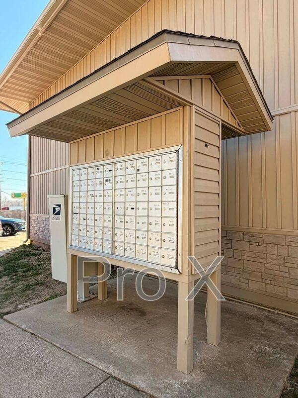 928 Goetz Blvd #10 - Photo 7 of 19