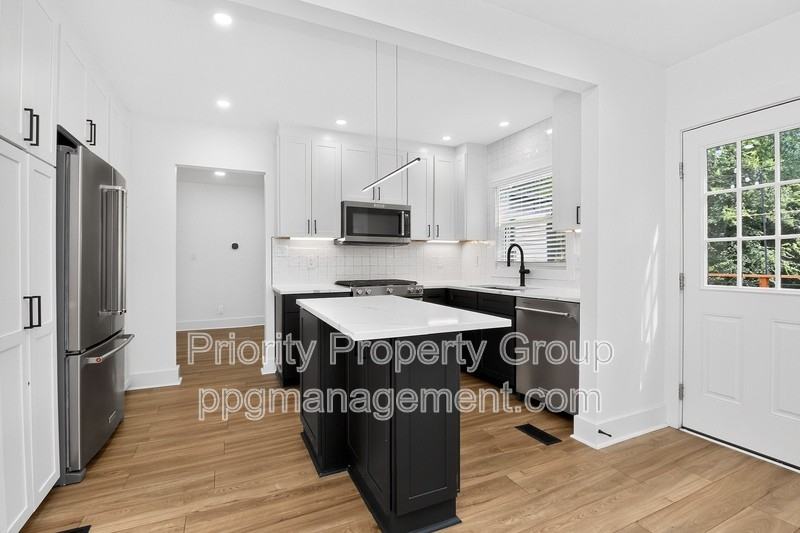 1033 Drummond Ave - Photo 3 of 44
