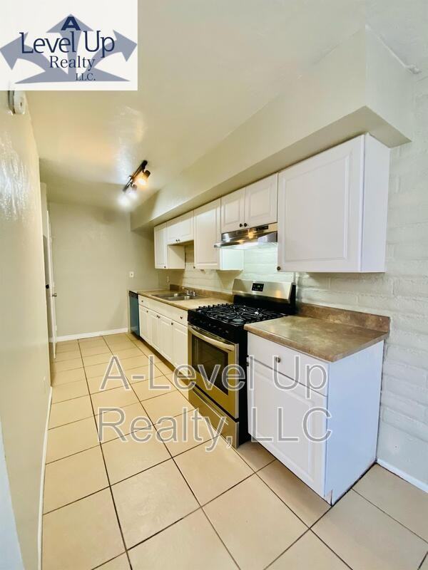 1854 N 5th Ave - Photo 4 of 10