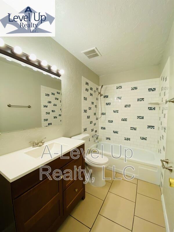 1854 N 5th Ave - Photo 6 of 10