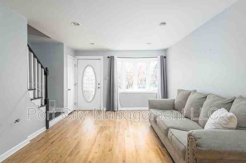 744 Aldworth Rd - Photo 4 of 10