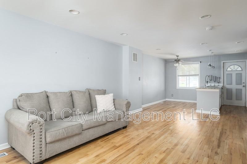 744 Aldworth Rd - Photo 5 of 10