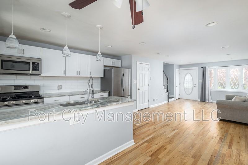 744 Aldworth Rd - Photo 6 of 10