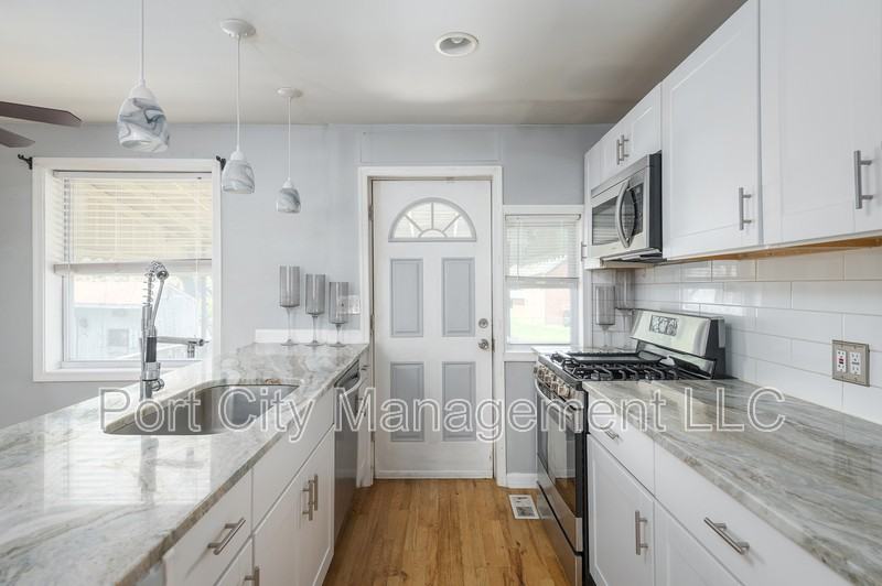 744 Aldworth Rd - Photo 7 of 10