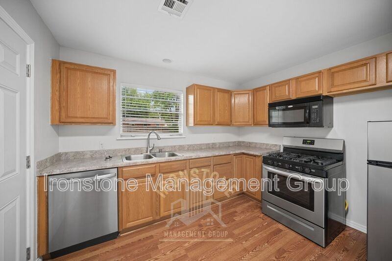 908 W El Paso Pl - Photo 5 of 15