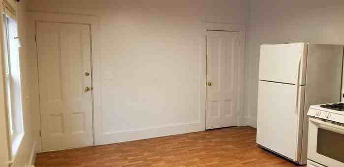 46 Cuba St Apt B - Photo 2 of 6