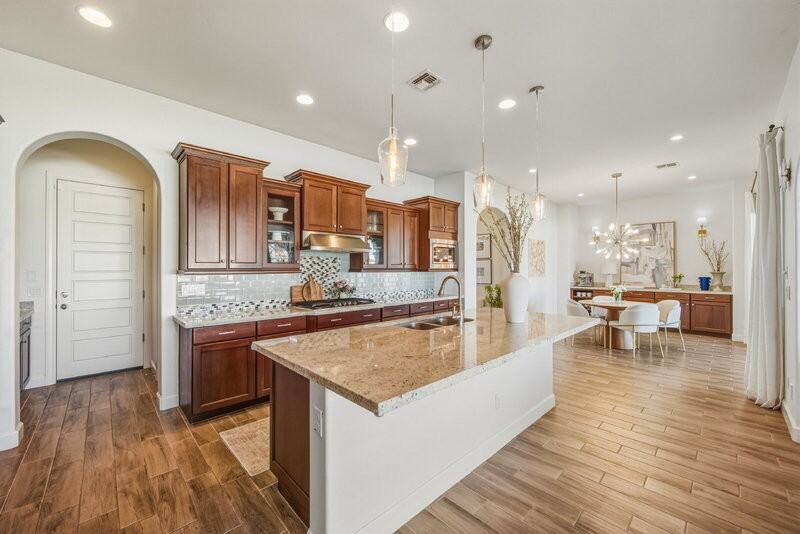 3930 E Iris Dr - Photo 4 of 42