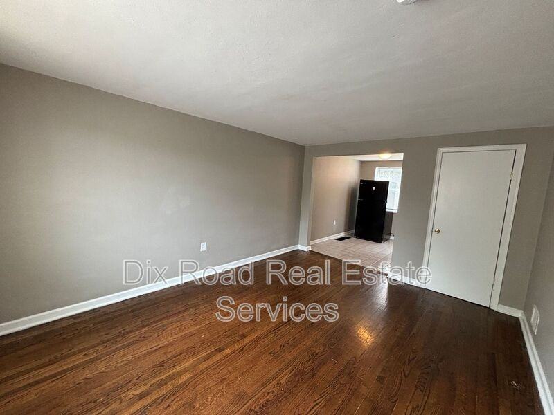 237 Ryburn Ave Apt A #A - Photo 3 of 20