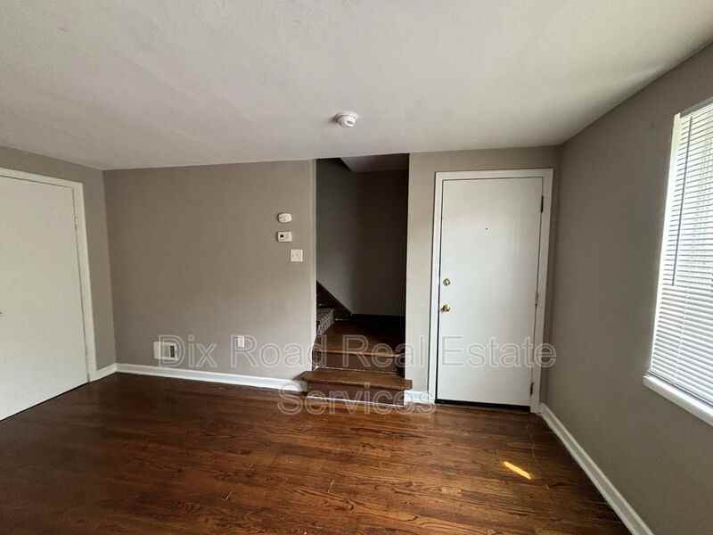 237 Ryburn Ave Apt A #A - Photo 4 of 20