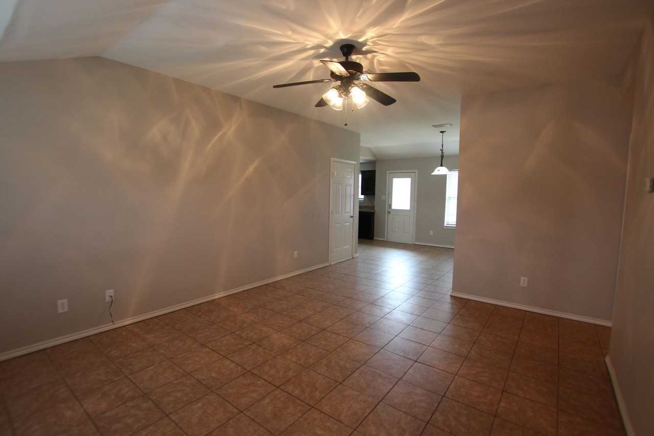 16988 Loring Ln - Photo 4 of 21