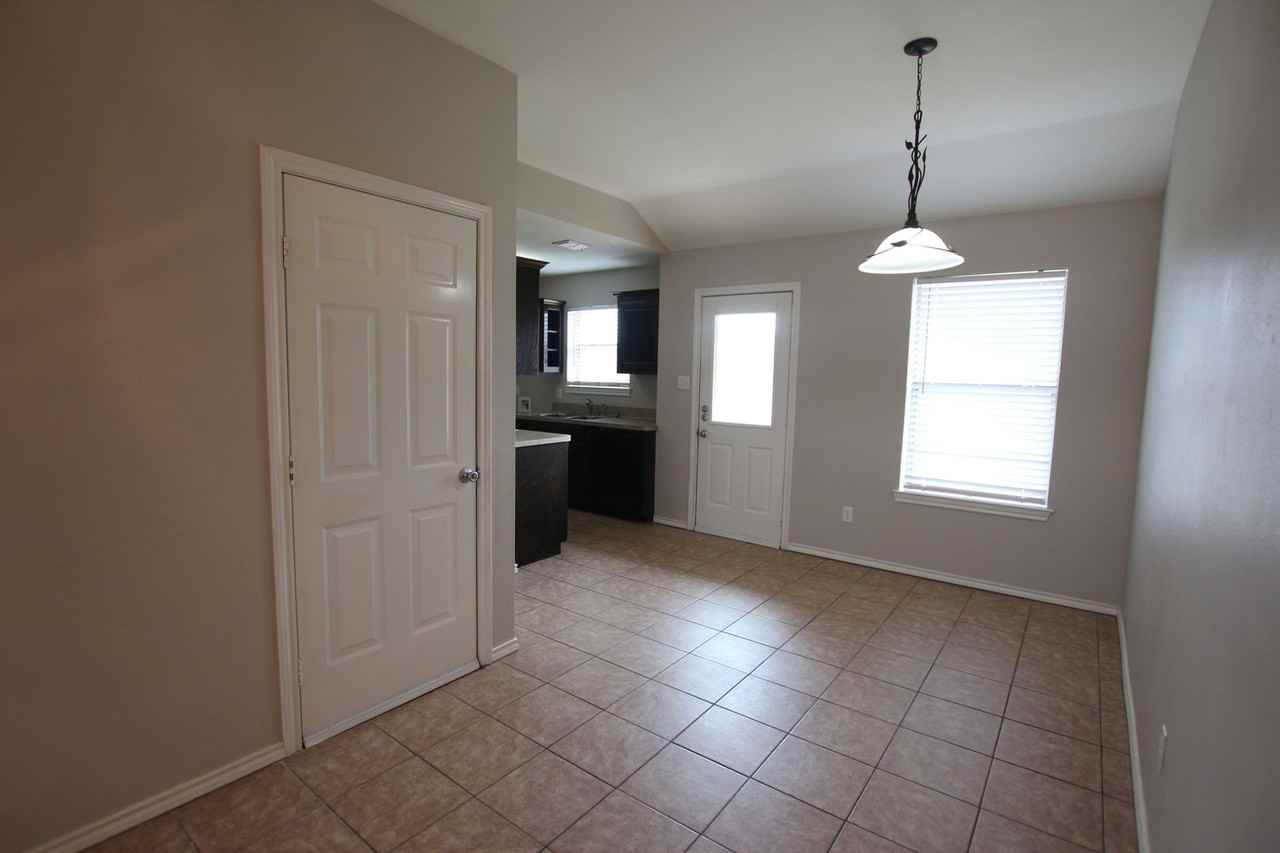 16988 Loring Ln - Photo 6 of 21