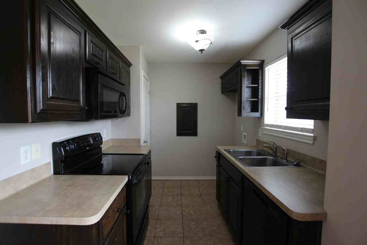16988 Loring Ln - Photo 7 of 21