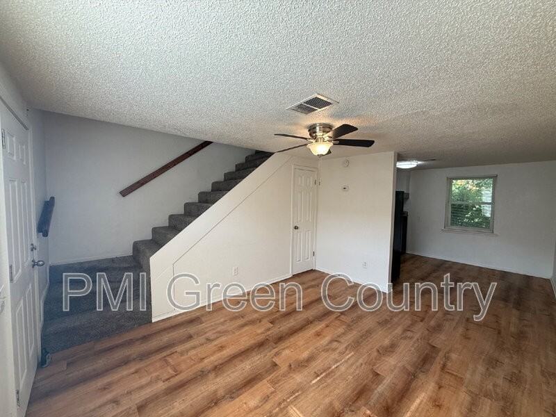 318 E Redwood St #72-4 - Photo 3 of 17