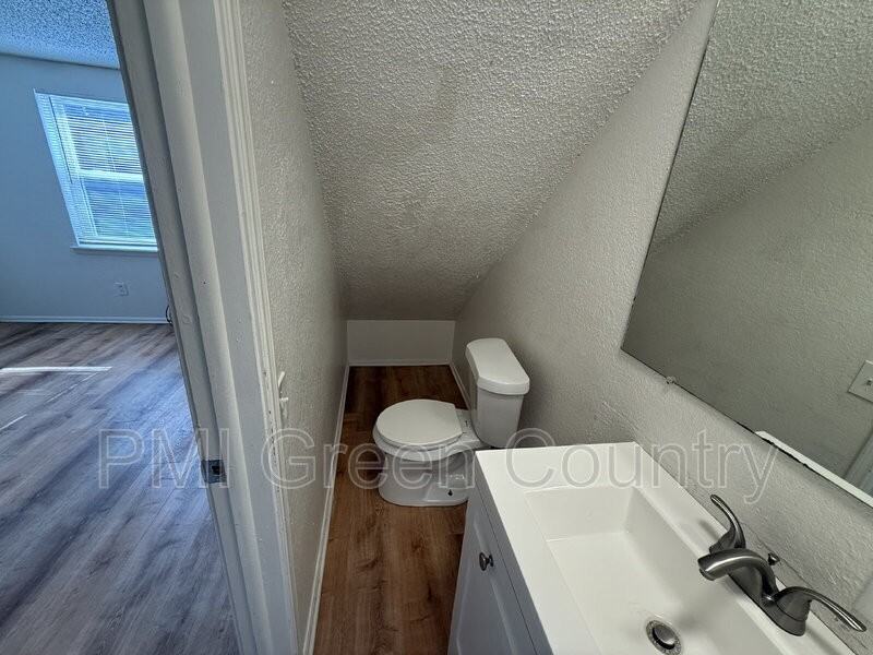 318 E Redwood St #72-4 - Photo 5 of 17