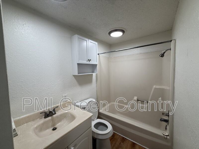 318 E Redwood St #72-4 - Photo 6 of 17