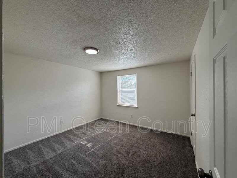 318 E Redwood St #72-4 - Photo 7 of 17