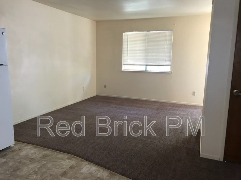 2110 K St #1 - Photo 4 of 10