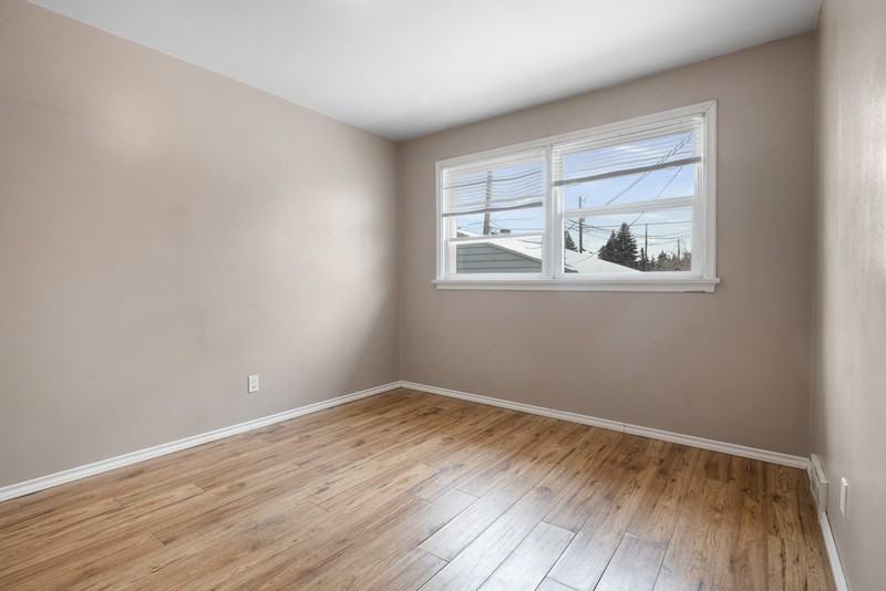 11116 116 St Nw #1 - Photo 3 of 22