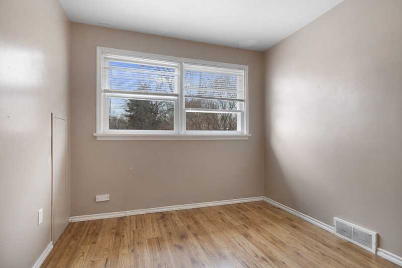 11116 116 St Nw #1 - Photo 6 of 22