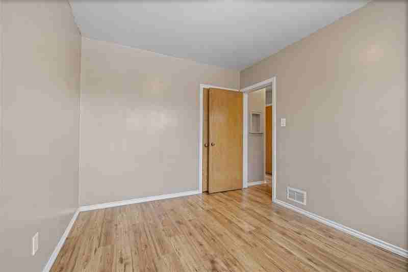 11116 116 St Nw #1 - Photo 7 of 22