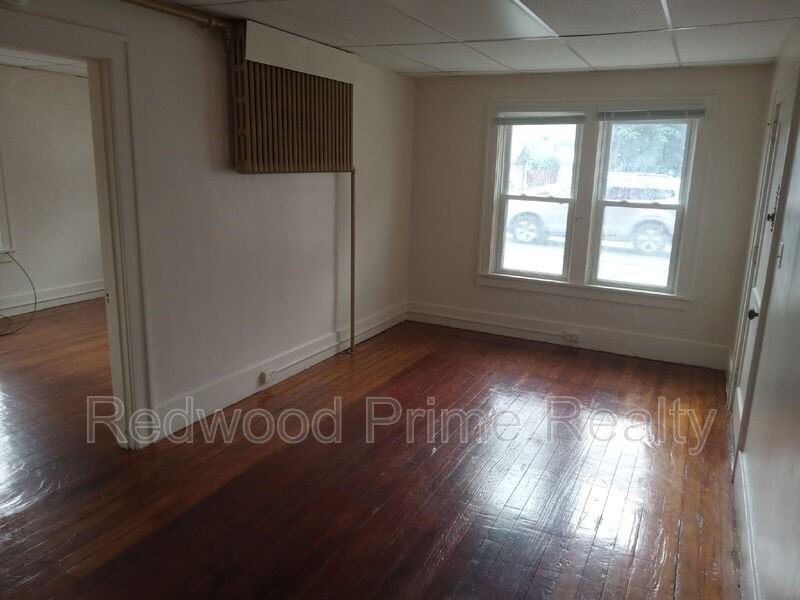 110 Lloyd St #2 - Photo 5 of 9