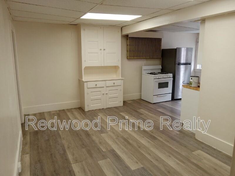 110 Lloyd St #2 - Photo 6 of 9