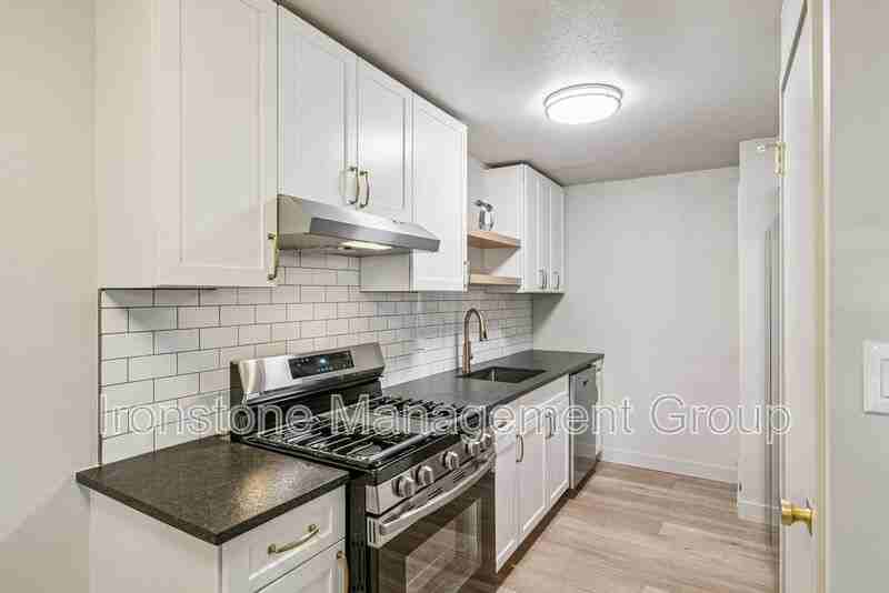 109 S 9th St #206 - Photo 6 of 34