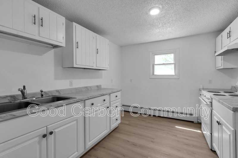 3904 Seneca St #A - Photo 4 of 21