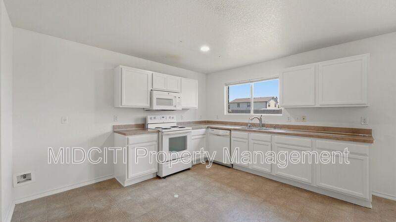 3248 Northwest Blvd - Photo 3 of 26