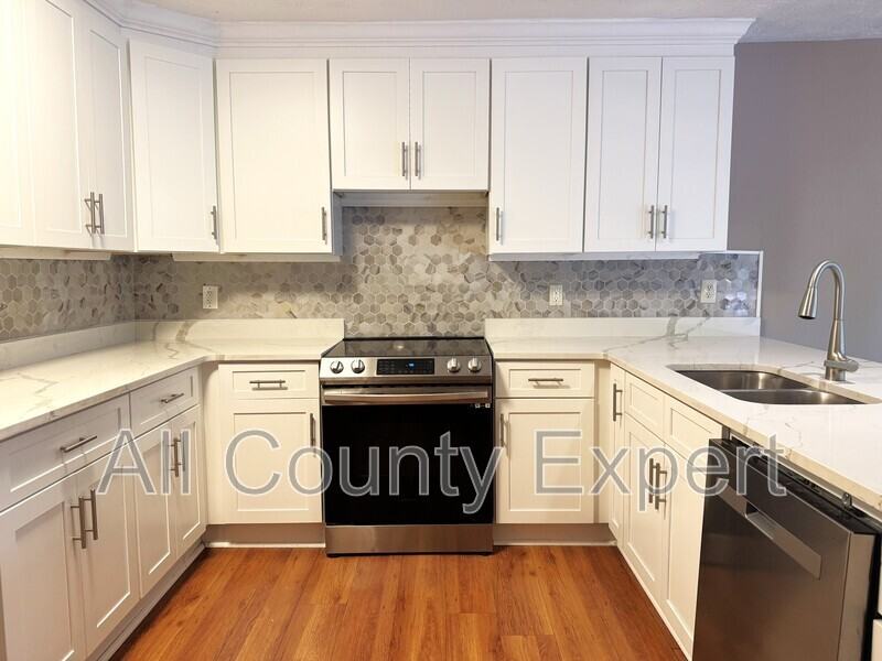 1302 Colony Dr - Photo 3 of 26