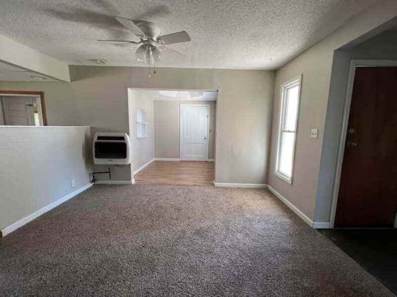 112 E 9th St - Photo 2 of 10