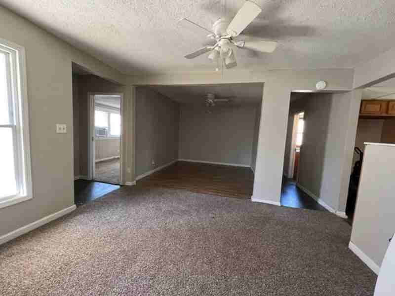 112 E 9th St - Photo 3 of 10