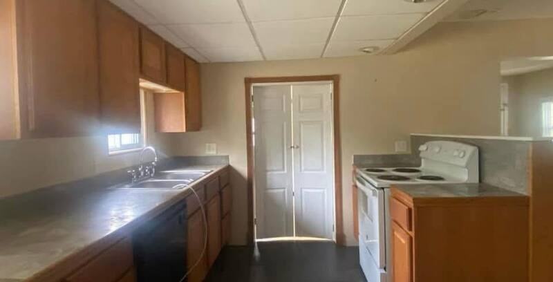 112 E 9th St - Photo 4 of 10
