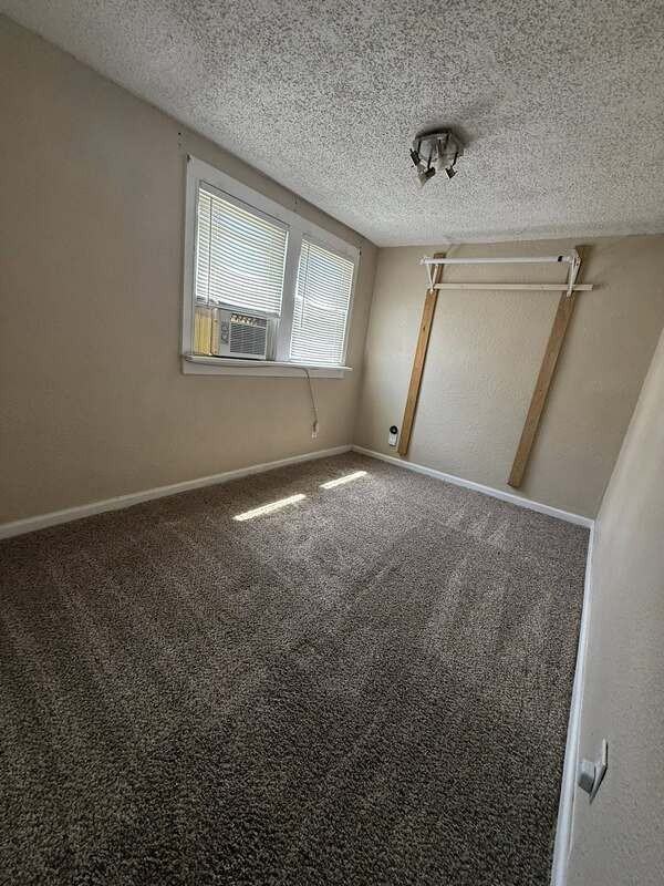 112 E 9th St - Photo 5 of 10