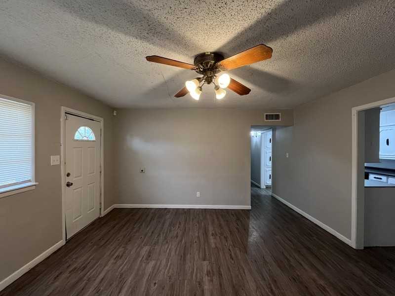 5507 45th St - Photo 4 of 21