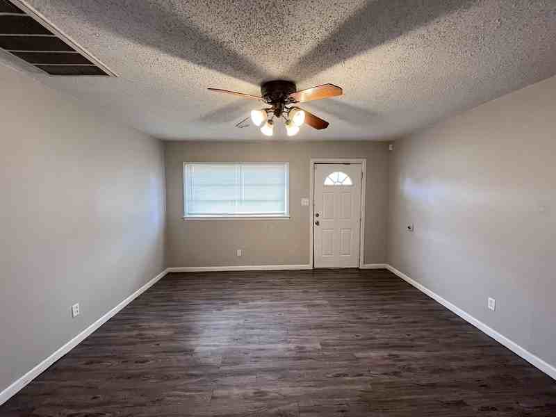 5507 45th St - Photo 5 of 21