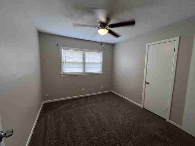5507 45th St - Photo 7 of 21