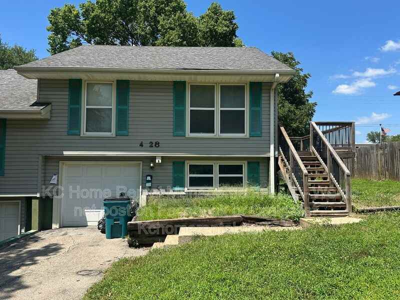 4028 E 123rd Ter #B - Photo 2 of 28