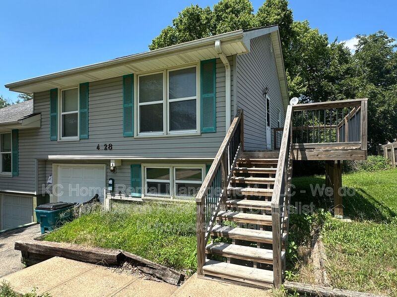 4028 E 123rd Ter #B - Photo 4 of 28