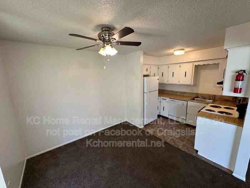 4028 E 123rd Ter #B - Photo 6 of 28