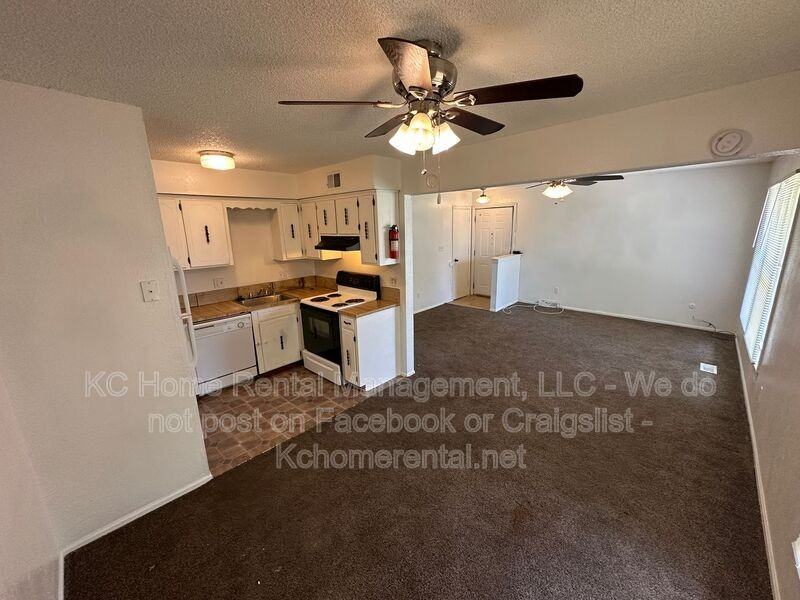 4028 E 123rd Ter #B - Photo 7 of 28