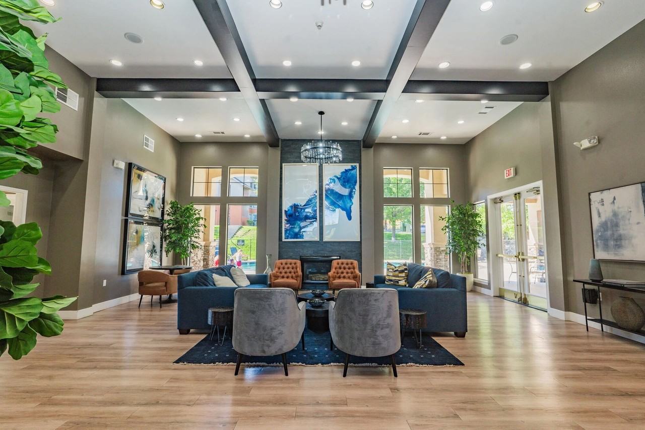 Austin Crest - Photo 5 of 22