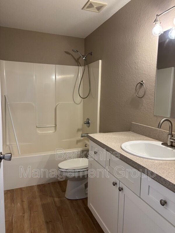 2405 Avenue C Sw #A - Photo 3 of 20