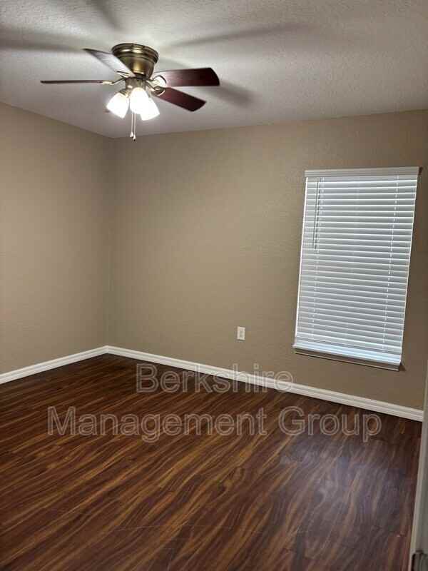 2405 Avenue C Sw #A - Photo 4 of 20