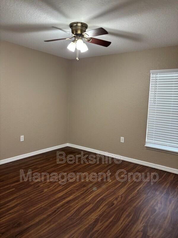2405 Avenue C Sw #A - Photo 5 of 20